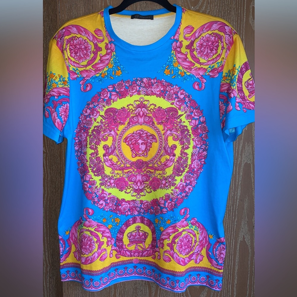 Rare Versace King of Crowns multicolor Floral Barocco Medusa head tshirt